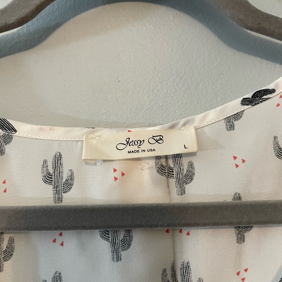 Cactus Print V-Neck Button Back Blouse - Picture 2 of 6